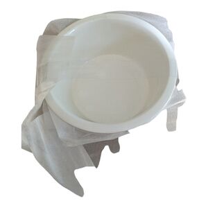 ⭐ 2 quart white enamel dog bowls NWOT